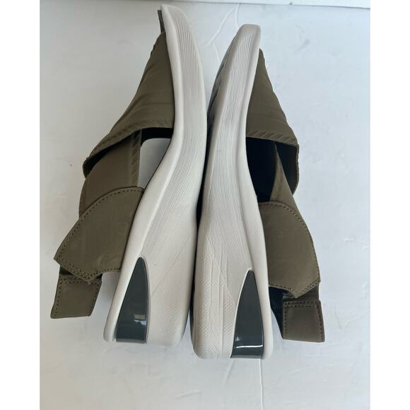 BZees Crisscross Sunset Army Green Slingback Stretch Wedge Sandals Size 9 - Picture 6 of 12